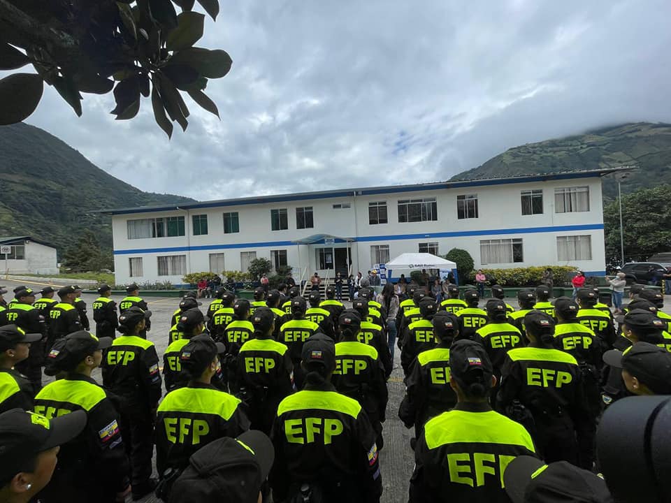  inicios del presente mes, 120 aspirantes de todo el país iniciaron su preparación en la Escuela de Formación de Policía del campamento Los Pinos Celec EP Hidroagoyán, en el cantón Baños de Agua Santa.