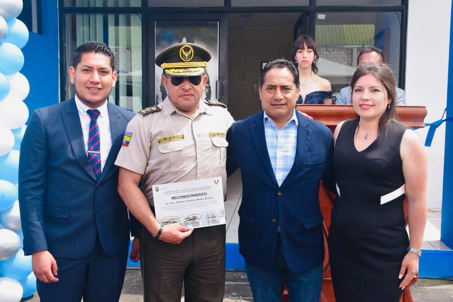 El Gobernador de Tungurahua, fue parte de la entrega de la remodelación de la Unidad de Policía Comunitaria en el Cantón Cevallos