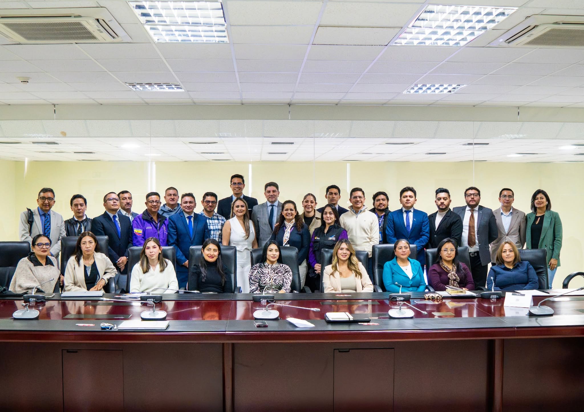 Ing. Gonzalo Callejas, Gobernador de Tungurahua en reuniÃ³n de trabajo con los representantes del Ejecutivo Desconcentrado para abordar las principales necesidades institucionales y se definieron prioridades para la provincia.